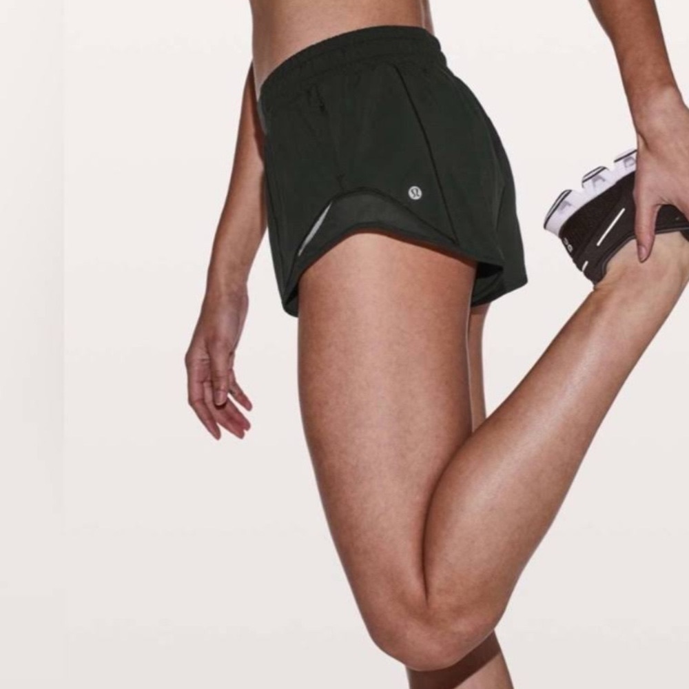 LULULEMON HOTTY HOT. Mesh sides. No liner. 3’ inseam. BLACK size 10